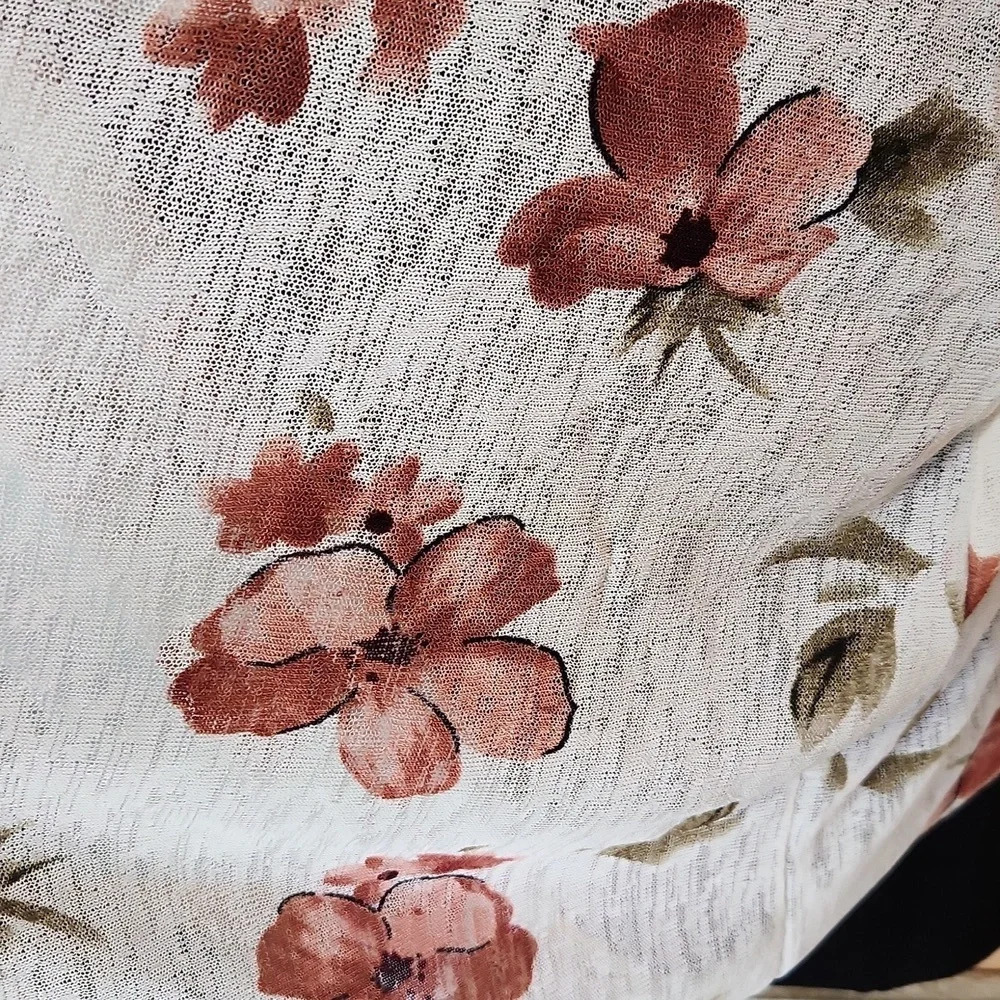 Final Sale White and Pink Floral Duster - Picture 8 of 13